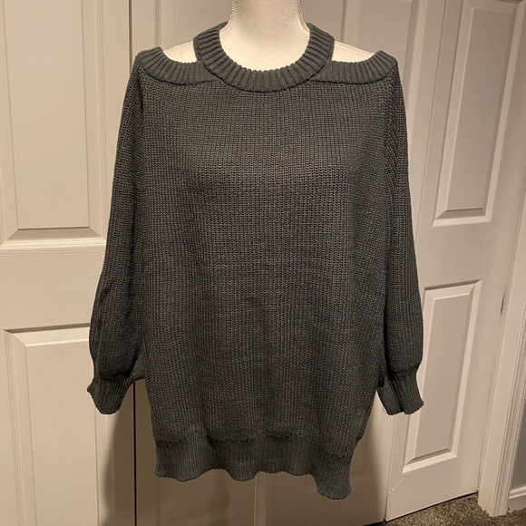 HIDDEN brand gray cold shoulder sweater - Picture 1 of 4